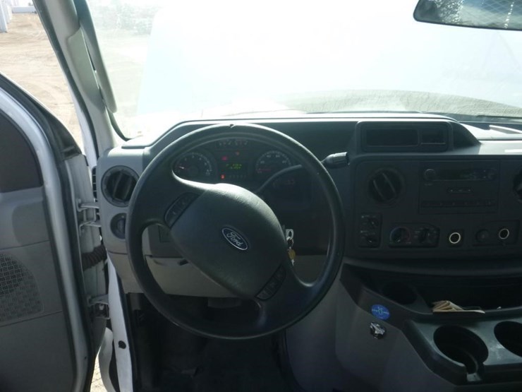 2012-ford-econoline-350-image-10