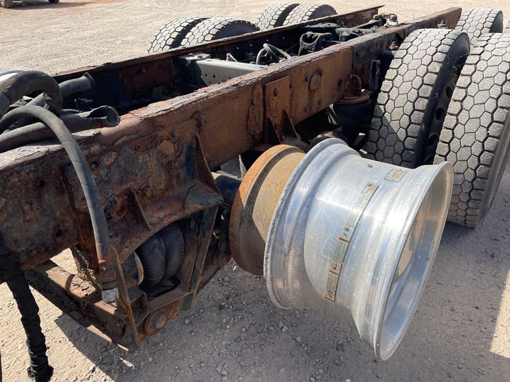 2005-kenworth-t800-image-25
