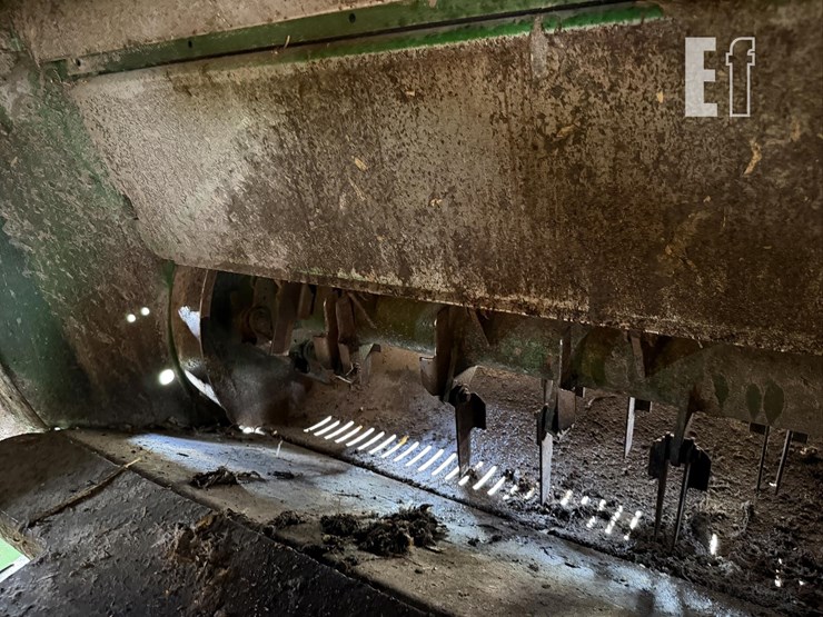 2011-john-deere-9770-sts-image-32