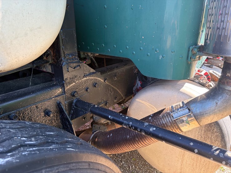 1993-peterbilt-379-image-14