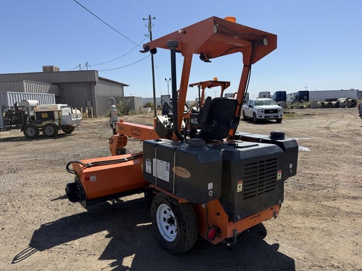 lay-mor-sm-300-3-wheel-broom-image-5
