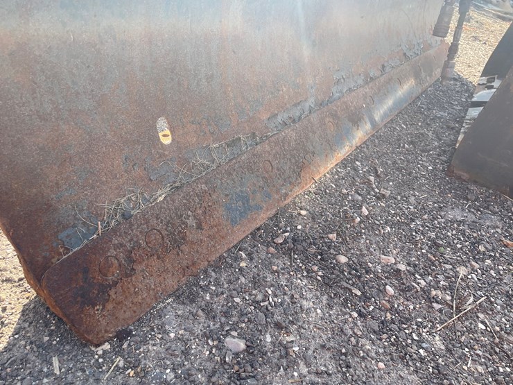 #3169-•-bobcat-universal-mount-hydraulic-angle-plow-image-8