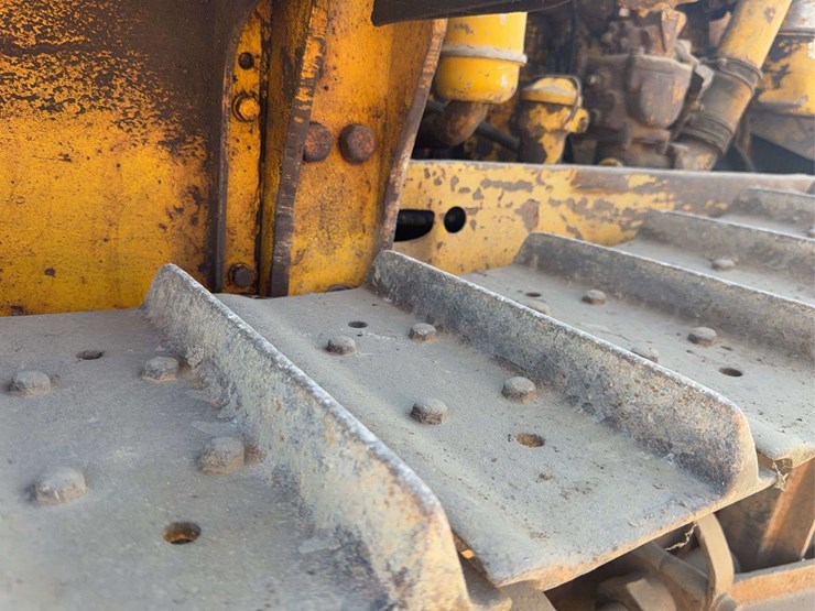 caterpillar-r2-image-15
