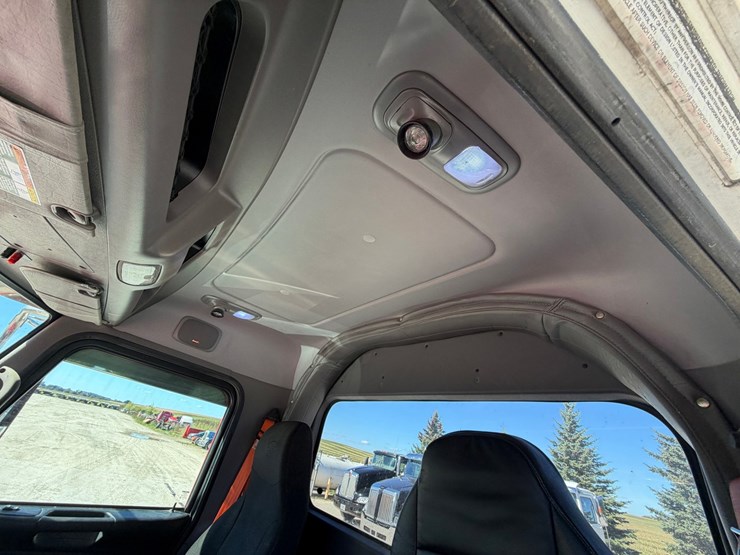 2020-peterbilt-389-image-46
