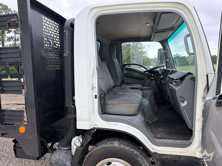 2008-isuzu-npr-image-18