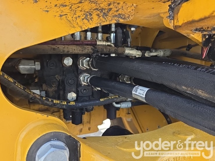 2023-caterpillar-416-image-31