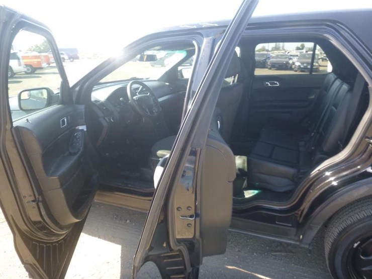 2016-ford-explorer-image-5