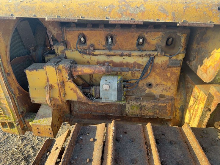 caterpillar-thirty-image-13