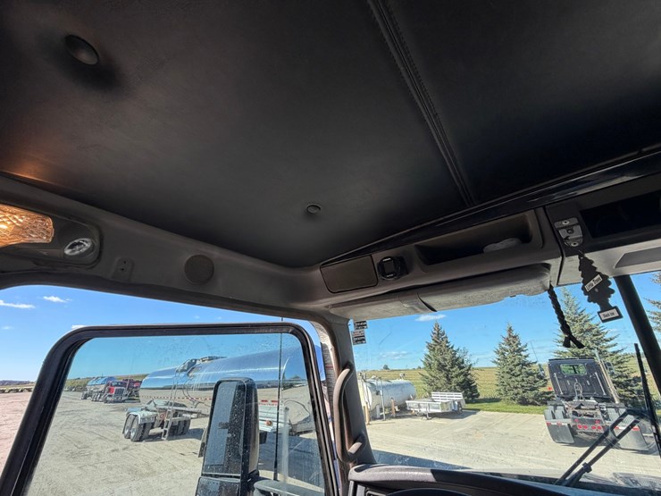 #1728-•-2012-kenworth-day-cab-truck-tractor-image-60