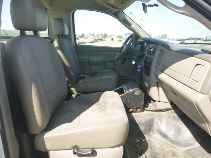 2005-dodge-ram-2500-image-17