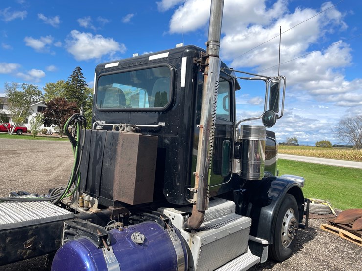 #116-•-2013-peterbilt-day-cab-semi-(title-in-delay)-(denmark-wi)-image-9