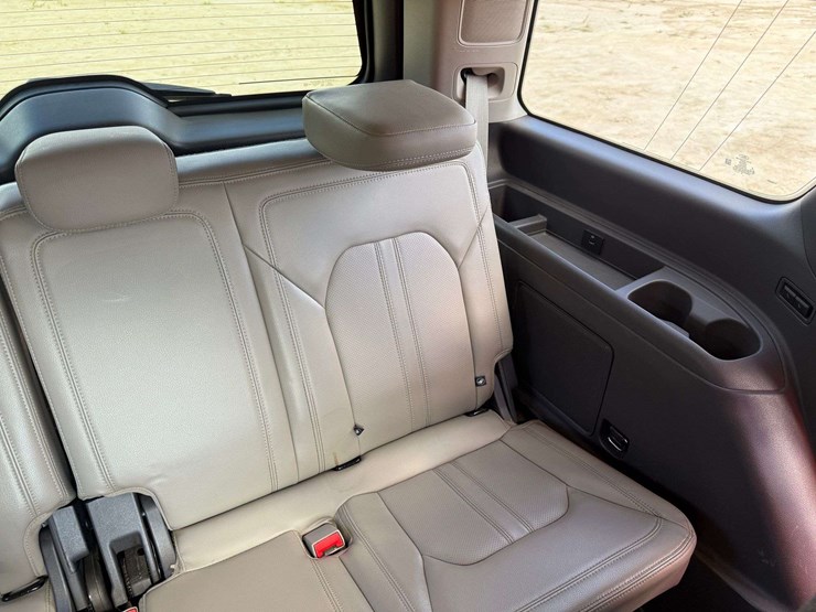 2020-ford-expedition-limited-image-23