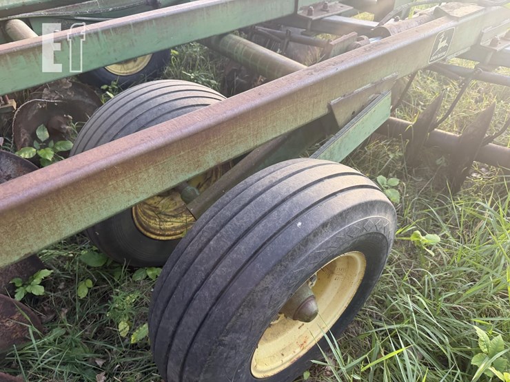 john-deere-230-image-7