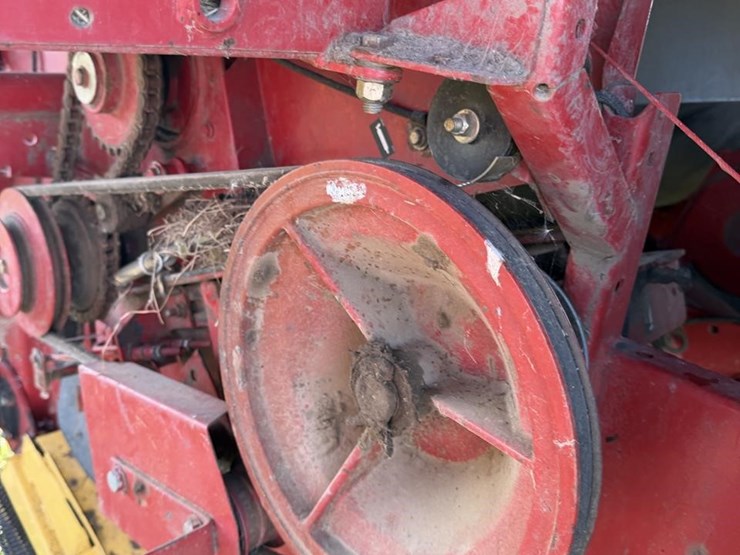 new-holland-br7090-image-27