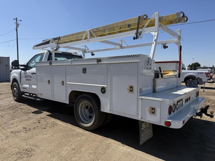 2024-ford-f350-xl-image-4