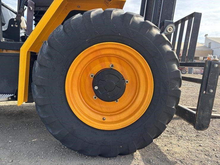 2019-jcb-903-4rt-forklift-image-15