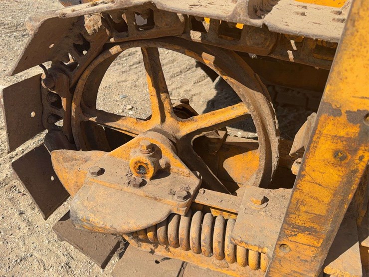 caterpillar-ten-image-14