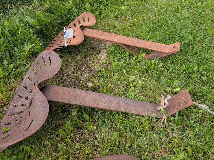 #4057-•-vintage-metal-tractor-seats-image-4