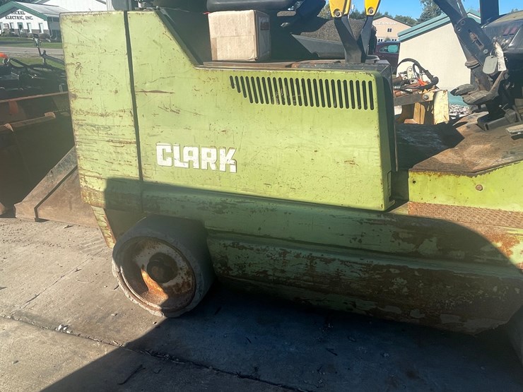 #1798-•-clark-lp-forklift-image-7