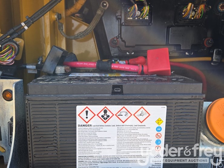 2021-caterpillar-d4-lgp-image-39