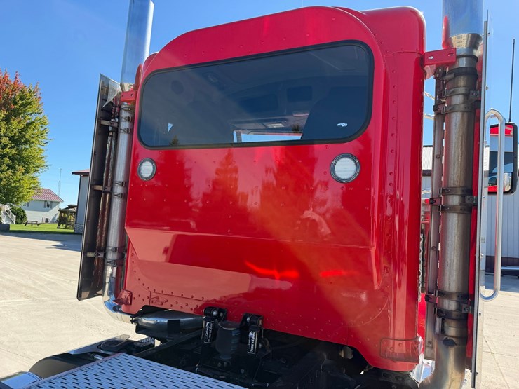 2020-peterbilt-389-image-30