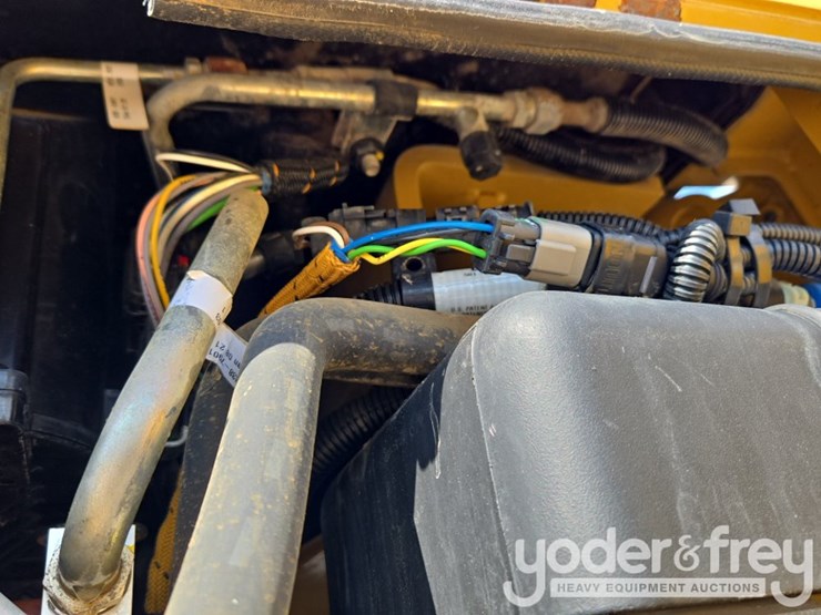 2021-caterpillar-d4-lgp-image-33
