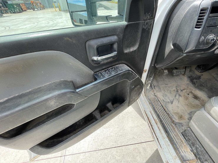 2018-chevrolet-3500-image-74