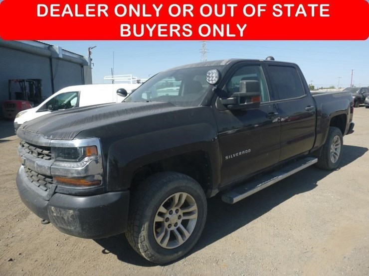 2018-chevrolet-1500-image-1