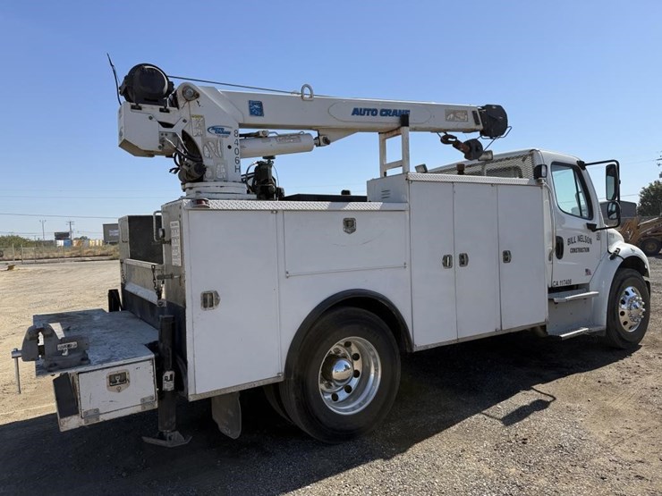 2016-freightliner-mechanics-truck-image-3