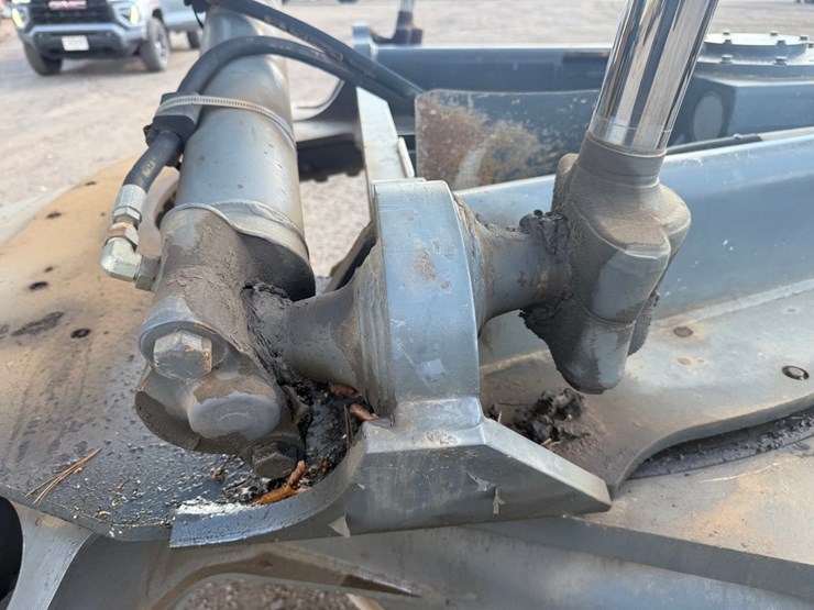 deere-672d-image-35