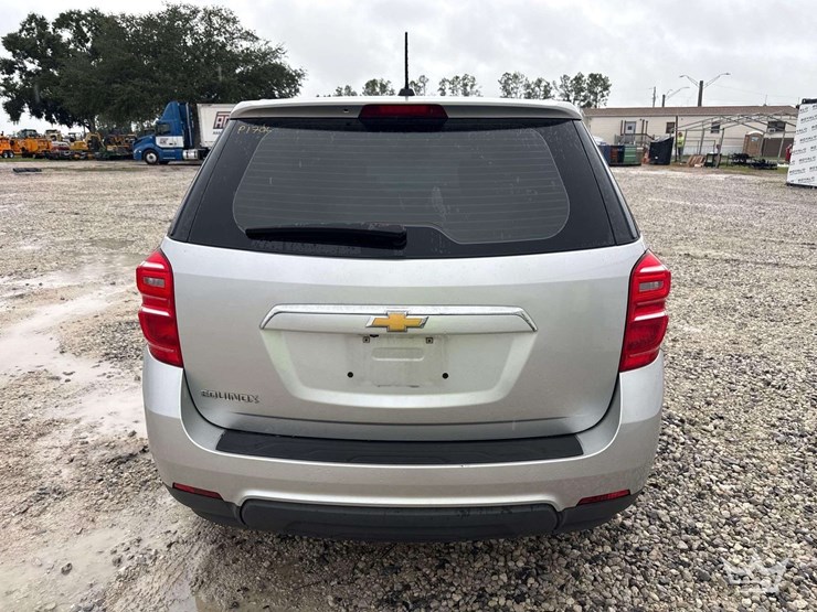 2017-chevrolet-equinox-image-30