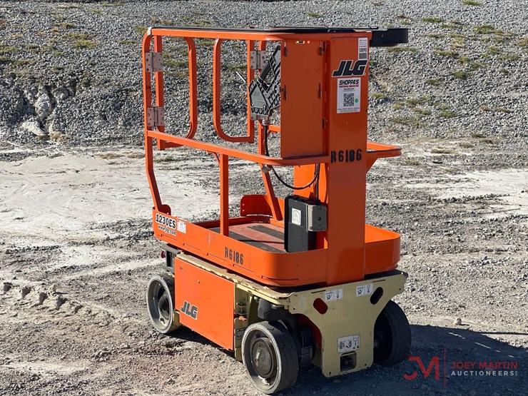 2015-jlg-1230es-image-1
