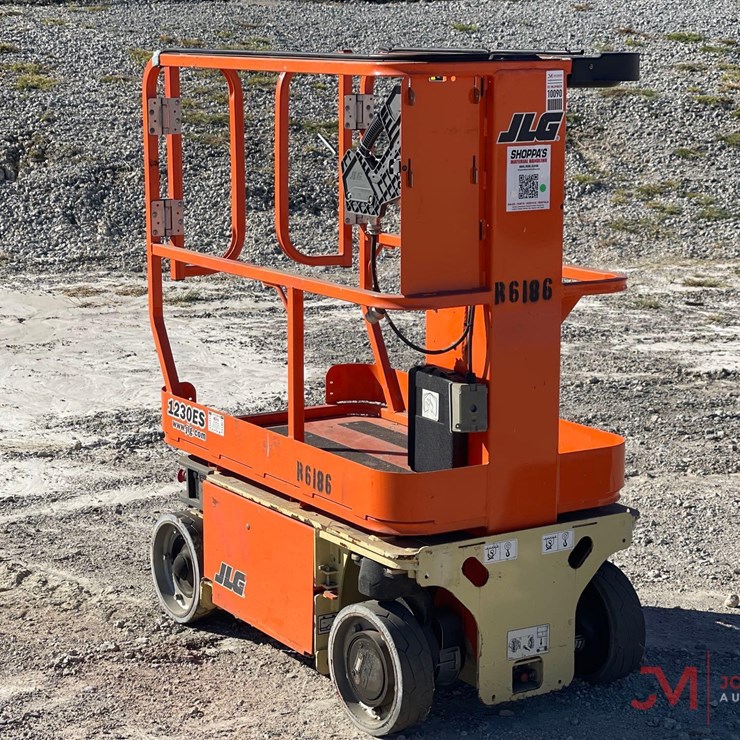2015 JLG 1230ES