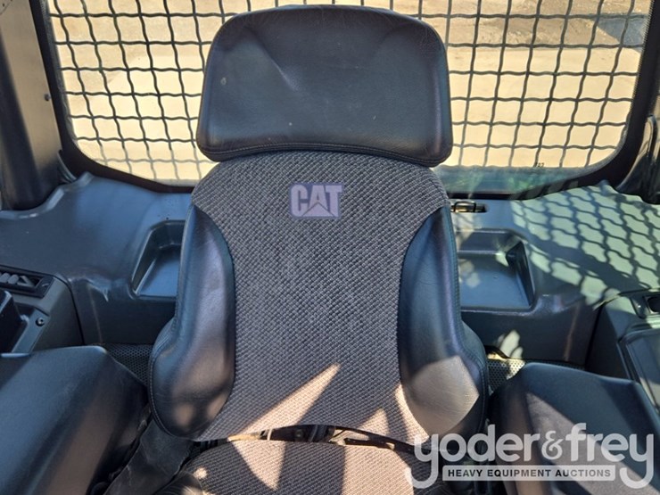 2021-caterpillar-d4-lgp-image-61
