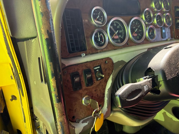 2007-peterbilt-387-image-28