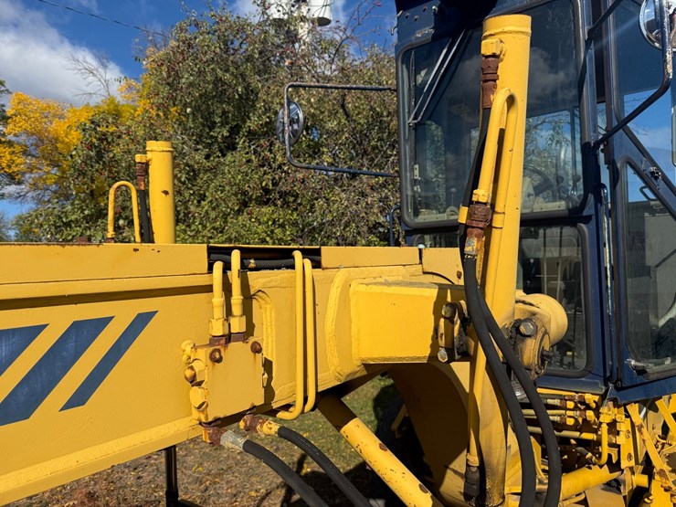 #3534-•-komatsu-gd305a-motor-grader-image-29