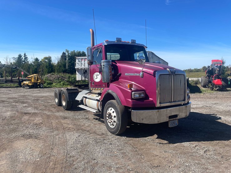 #117-•-2011-western-star-semi-tractor-(has-wi-title)-(forestville,-wi)-image-3