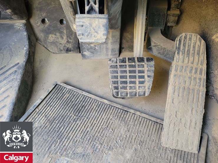 2016-freightliner-114sd-image-18