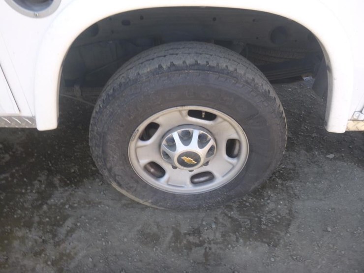 2015-chevrolet-2500-image-17