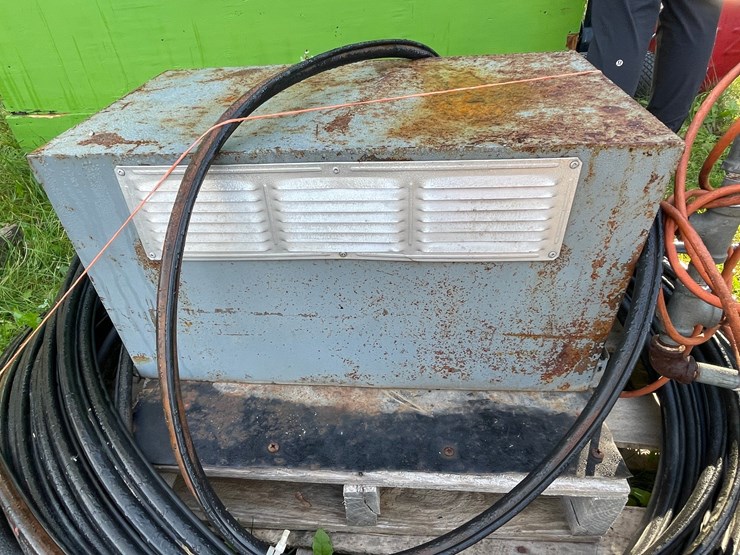 #3213-•-caged-electric-motor-with-pump-and-hose-image-4