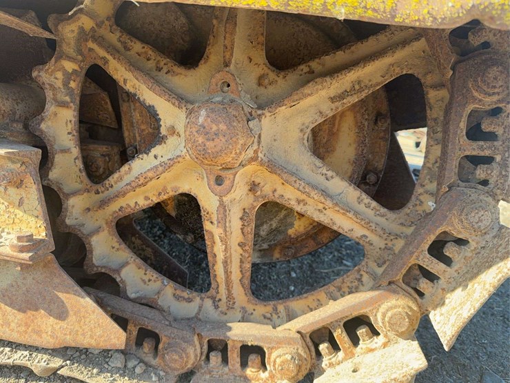 caterpillar-twenty-two-image-11