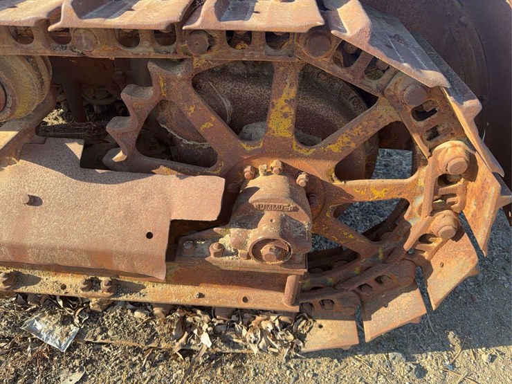 caterpillar-thirty-image-12