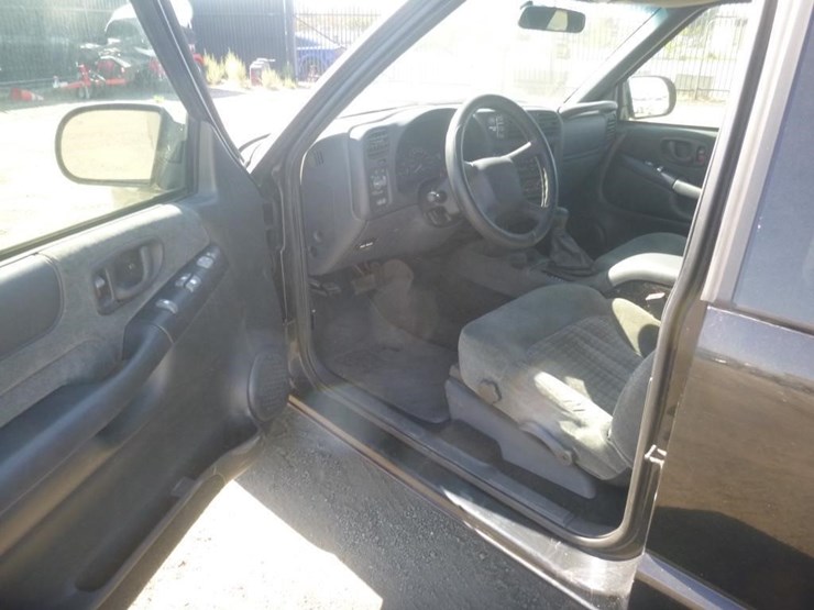 2002-chevrolet-blazer-image-5