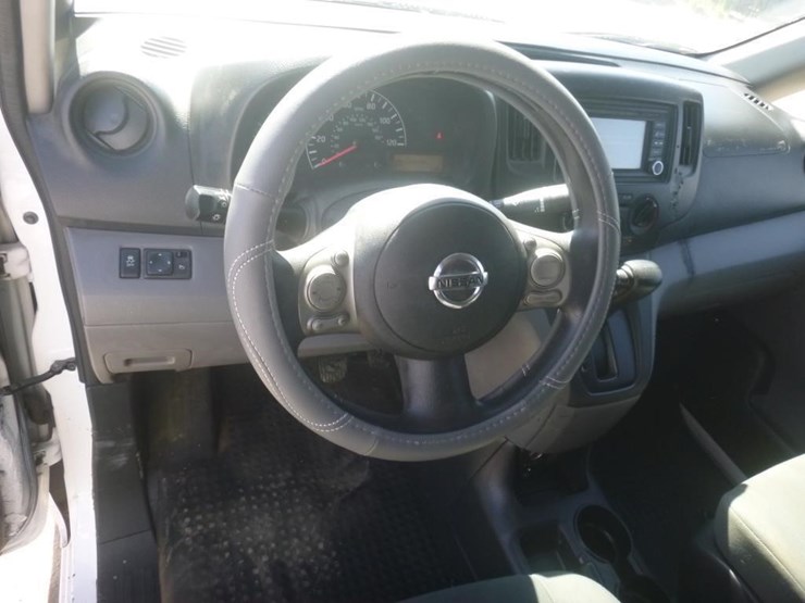 2015-nissan-nv200-image-11