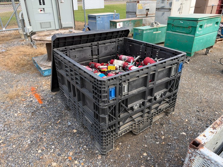 #7502-•-fire-extinguishers-image-1