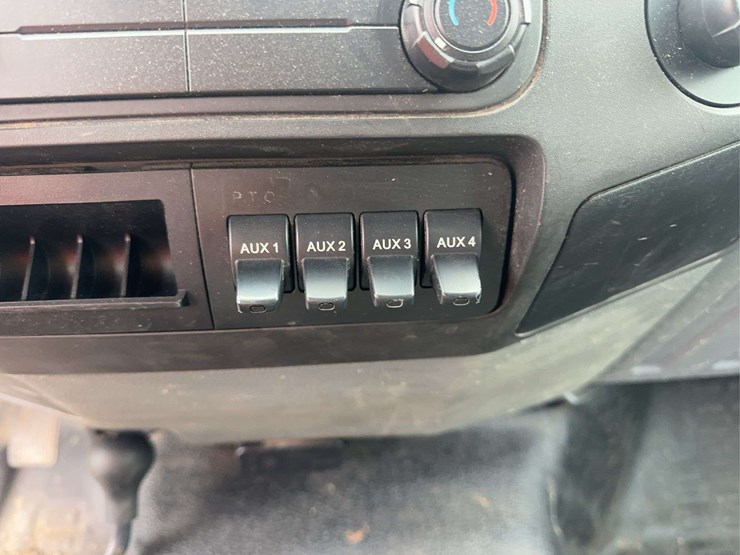 2014-ford-f550-image-27