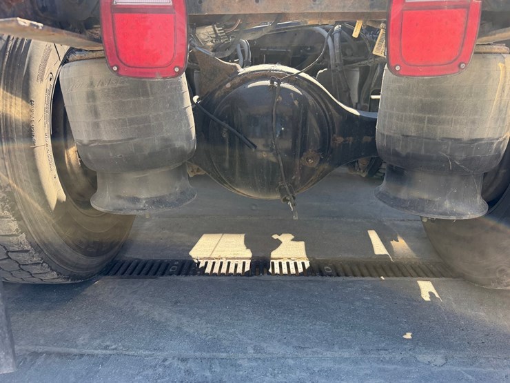 #1726-•-2019-western-star-day-cab-truck-tractor-image-37