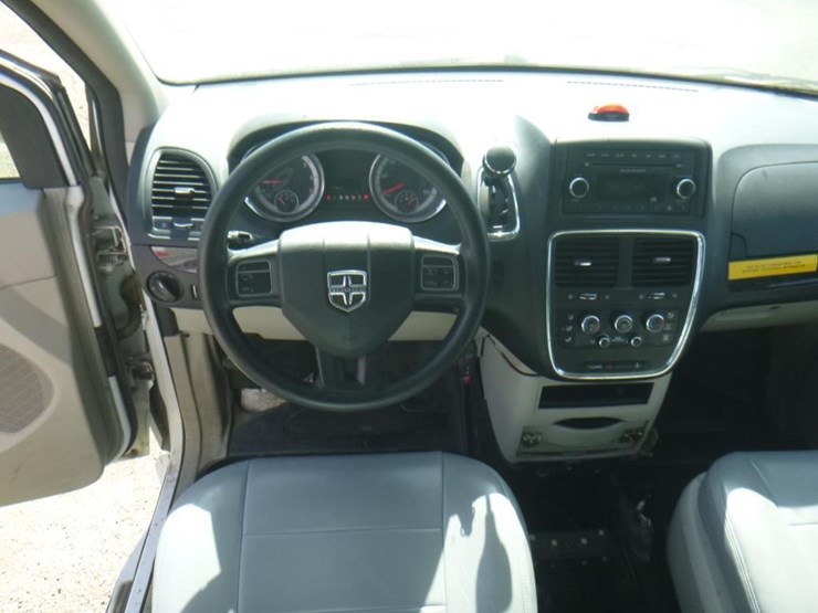 2015-dodge-grand-caravan-image-9