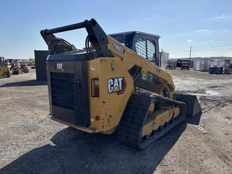 2021-caterpillar-299d3-image-3