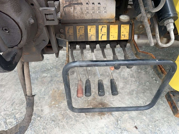 2014-ford-f550-image-17